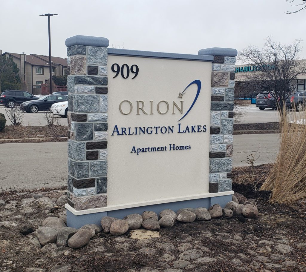 monument sign for Orion Arlington Lakes Apartment homes